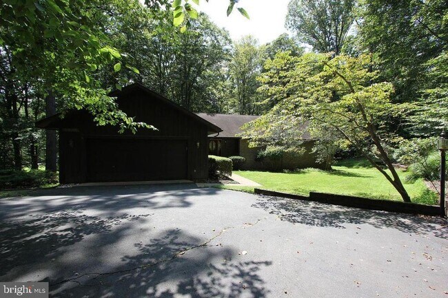 Building Photo - 10264 Greystone Rd