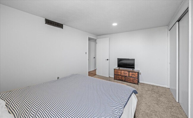 Building Photo - 120 S 38th Ave