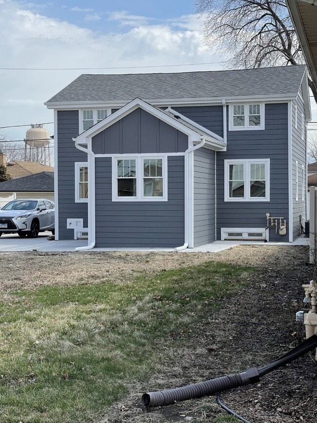 Building Photo - 5137 S Newland Ave