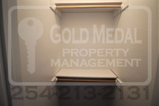 Building Photo - Charming Cove Living on Ave E! 401 W Ave E, Unit C