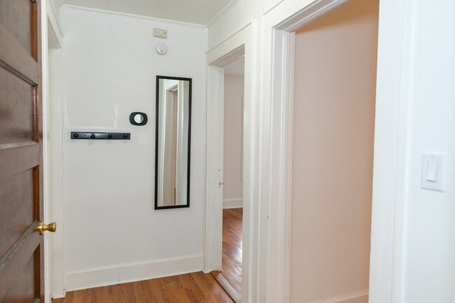 Building Photo - 105 Burns St