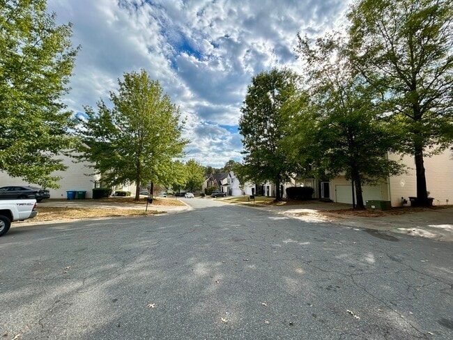 Building Photo - 5915 Parkstone Drive