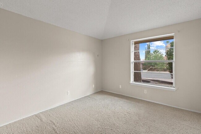 Building Photo - 926 Agua Caliente Dr