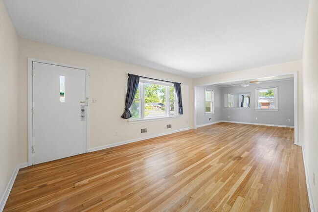 Building Photo - Beautiful 2 Bedroom Corner Lot Property Near Forest Hill Ave ***Available May 2026***