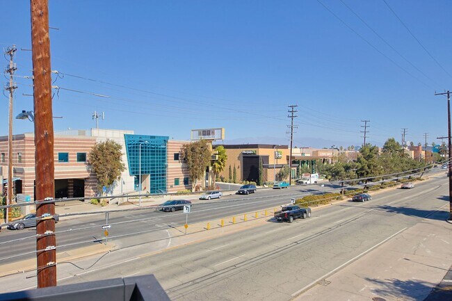 Building Photo - 1638 S Longwood Ave
