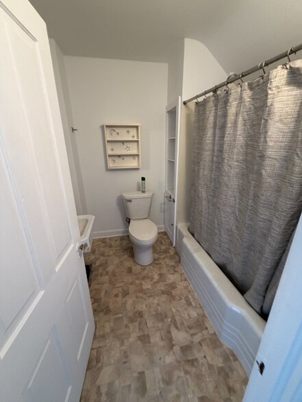 Building Photo - 731 Wisconsin Ave