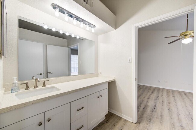 Building Photo - 2121 El Paseo St