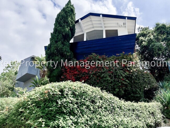 Building Photo - Furnished Brentwood Hills Retreat with Tim...