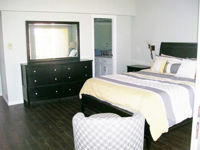 Building Photo - 35032 Mission Hills Dr