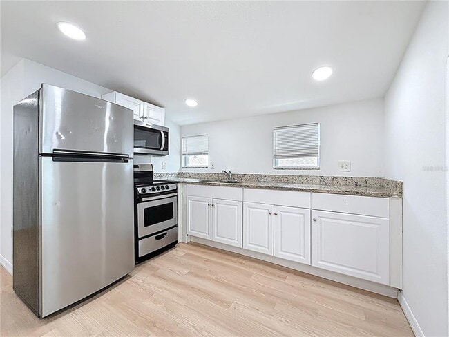 Building Photo - 618 17th Ave S