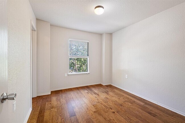 Building Photo - 7101 Thannas Way