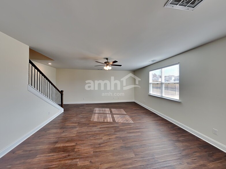 Building Photo - 2027 Williamshire Ln
