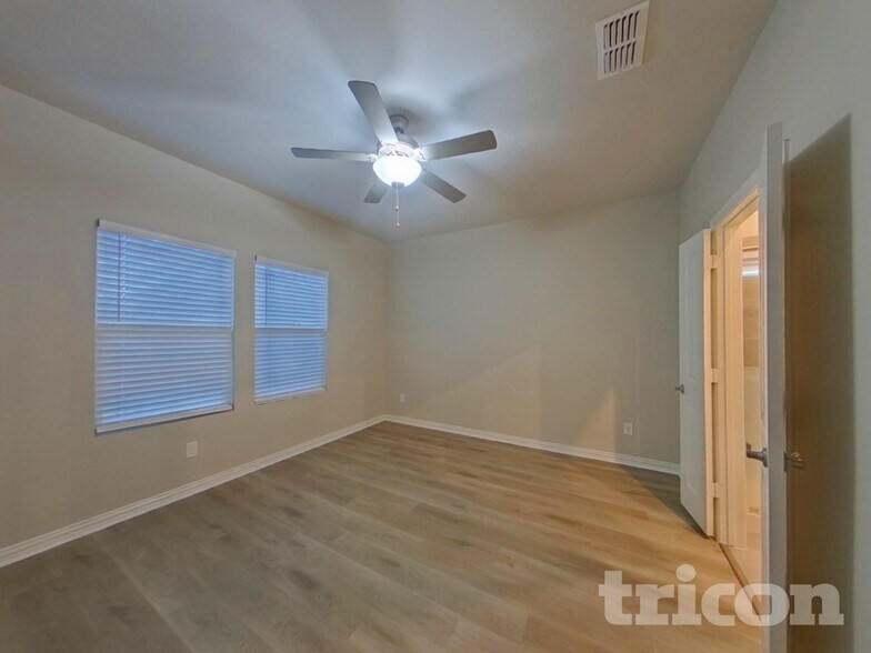 Building Photo - 1805 Ash Oak Ln