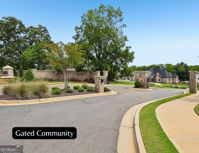 Building Photo - 6222 Bridgewood Dr
