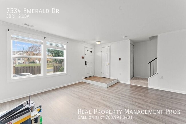 Building Photo - 7534 Emerald Dr