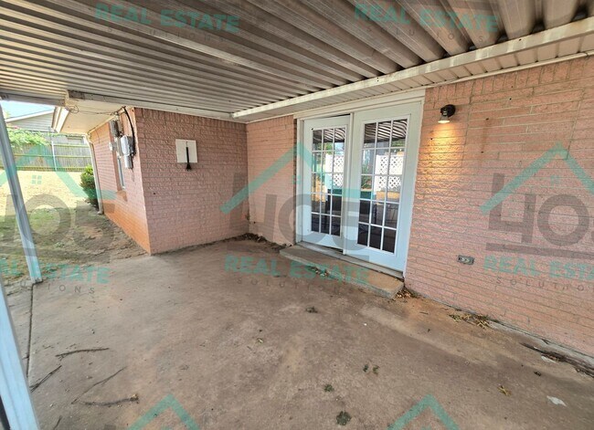 Building Photo - 3606 Oakhurst Dr