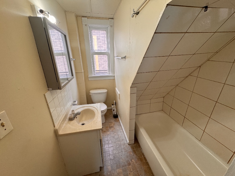 Building Photo - 2006 W Lincoln Ave