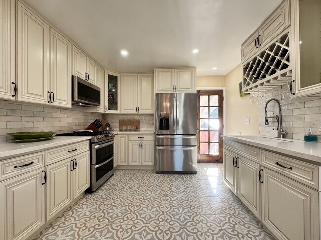 Building Photo - Beautifully Updated, Fully Furnished Napa Home Near Downtown