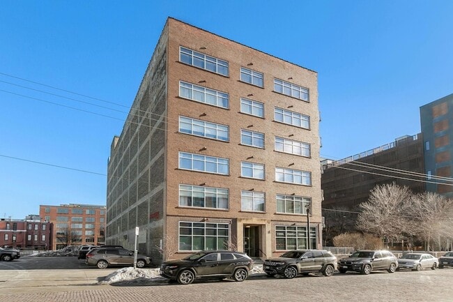 Building Photo - 748 N 3rd St