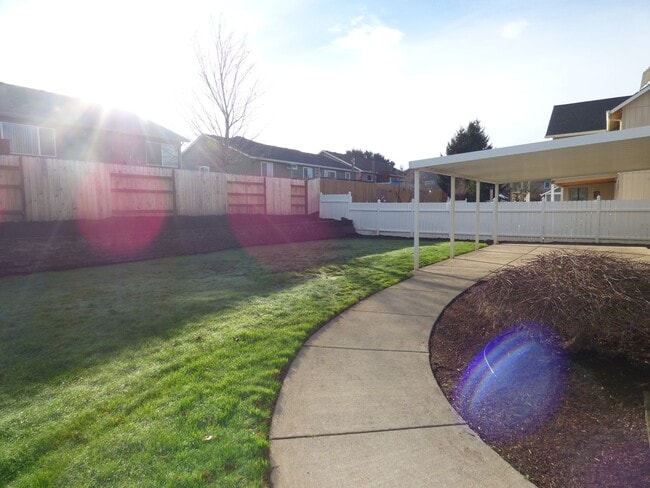 Building Photo - 3 bed 2.5 bath House in Stayton!! Close to...