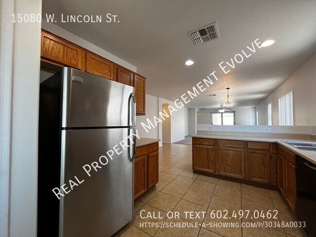 Building Photo - Goodyear Home With Lots of Amenities!!