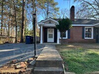 Building Photo - 311 Bracken St