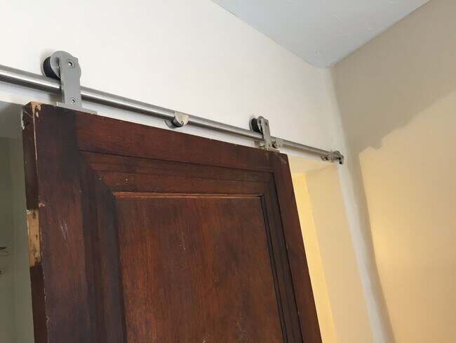 Building Photo - EXTREMELY SPACIOUS AND REMARKABLY REMODELED NORTHSIDE HOME- AVAIL NOW!