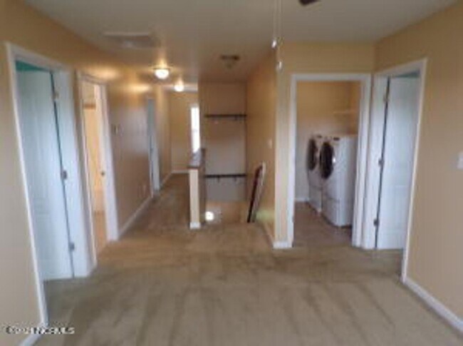 Building Photo - 4 Bedroom 2.5 Bathroom home located in Carolina Subdivision