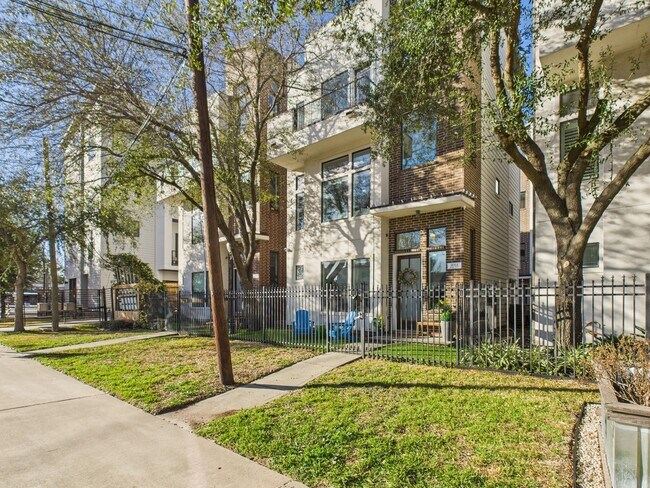 Building Photo - 1404 Spring St