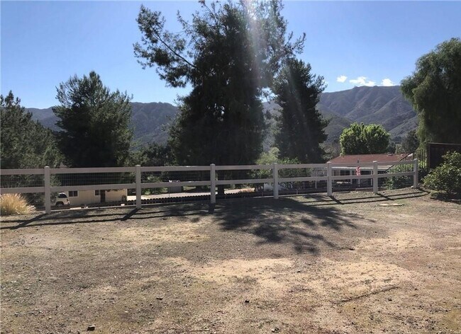 Building Photo - CLEAN ~ TURNKEY ~ SINGLE STORY ~ 4 BEDROOM / 2 BATH