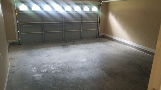 Building Photo - 3 Bedroom/2 Bath Home in New Wood Valley