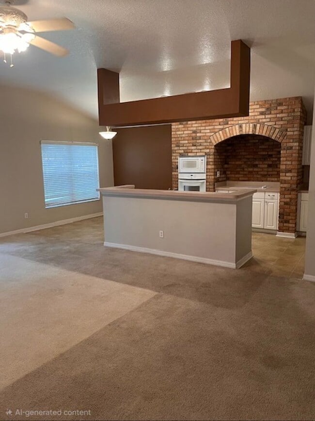 Building Photo - 3 Bedroom 2 Bath