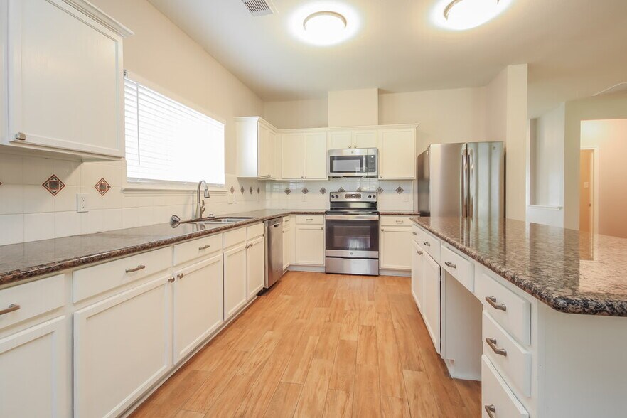 Building Photo - 553 Small Cedar Dr