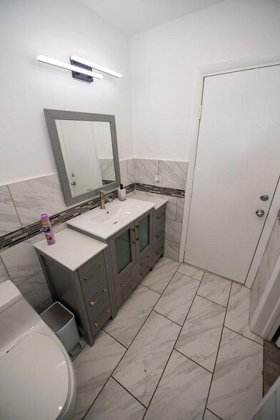 Building Photo - 5320 Taylor St