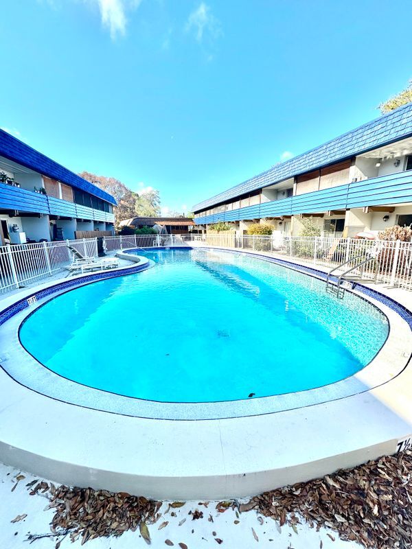 Building Photo - 2497 Country Club Dr