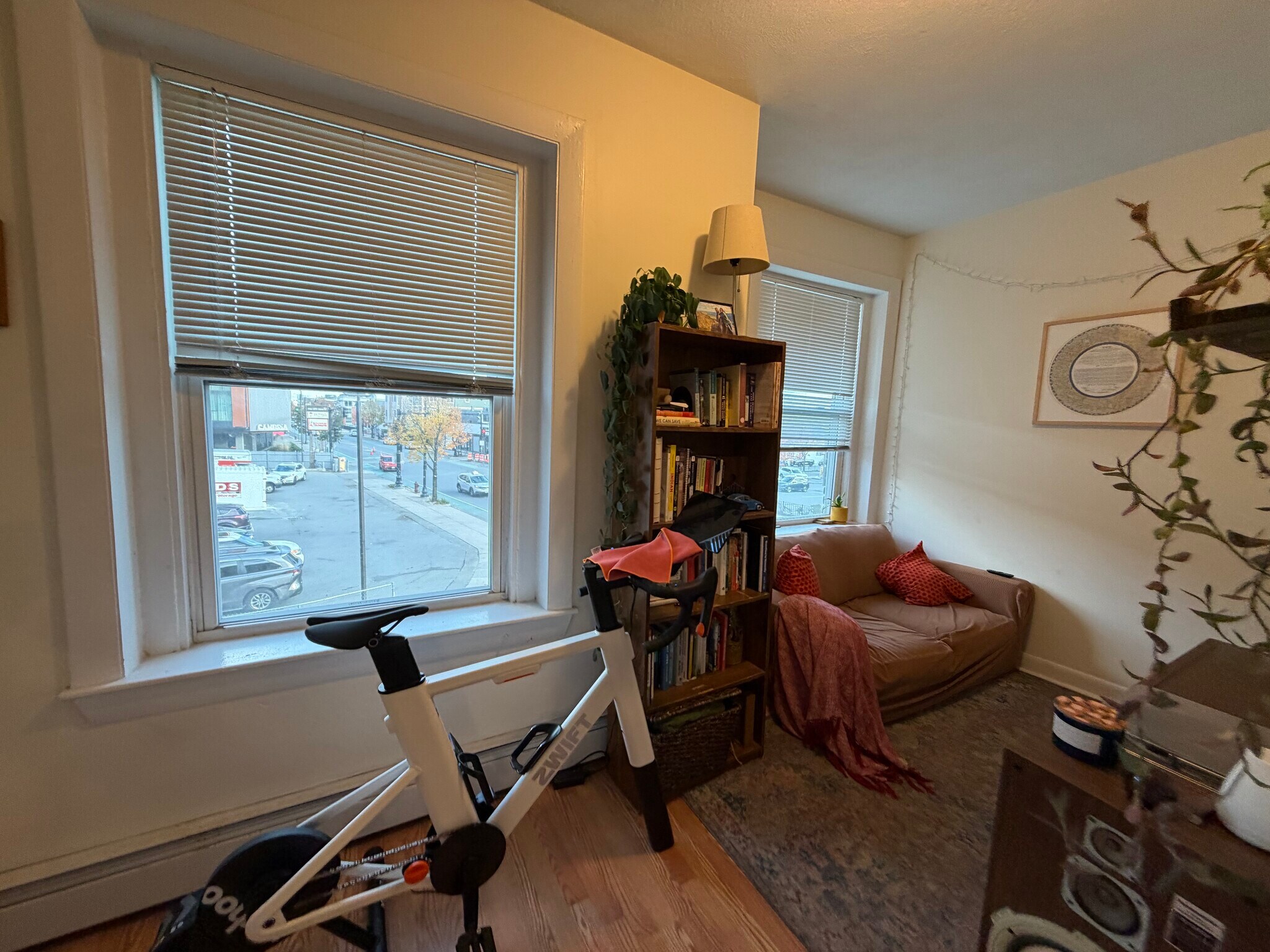 Building Photo - 2 Central St