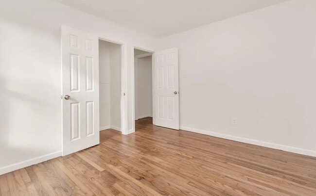 Building Photo - 1202 Common Park Dr