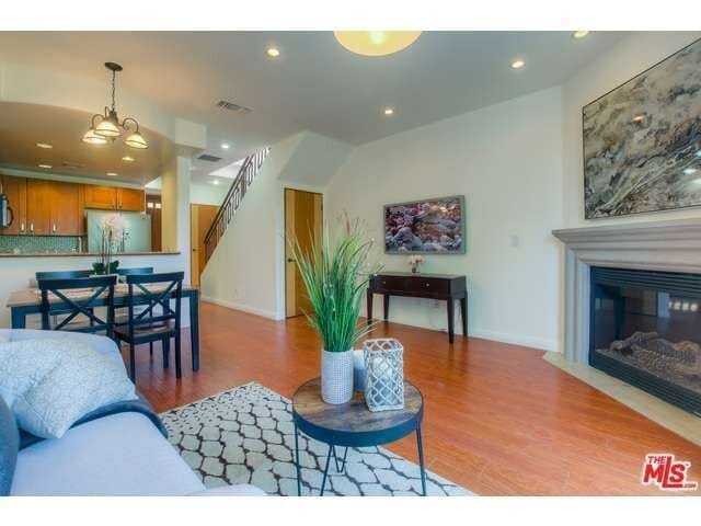 Building Photo - Beautifully Updated Condo in NoHO