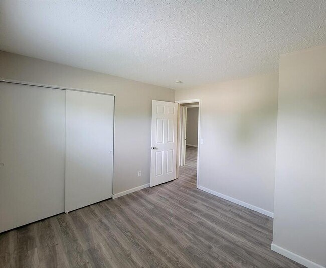 Building Photo - 3932 Silver Ridge Dr