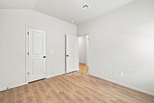 Building Photo - 8012 NW 110th Dr