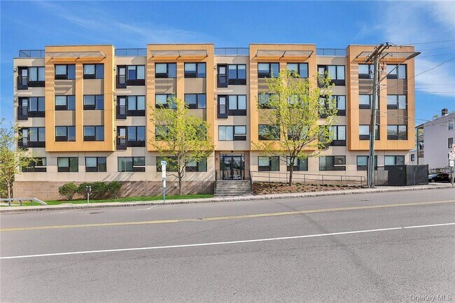 Building Photo - 68 Lake St