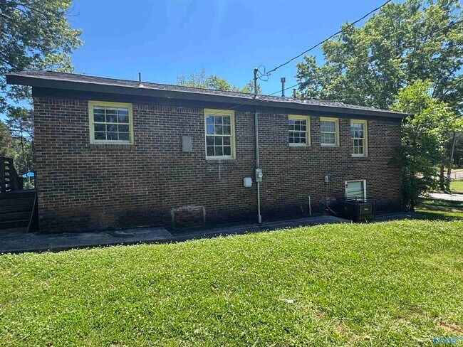 Building Photo - 2601 Blue Spring Rd NW