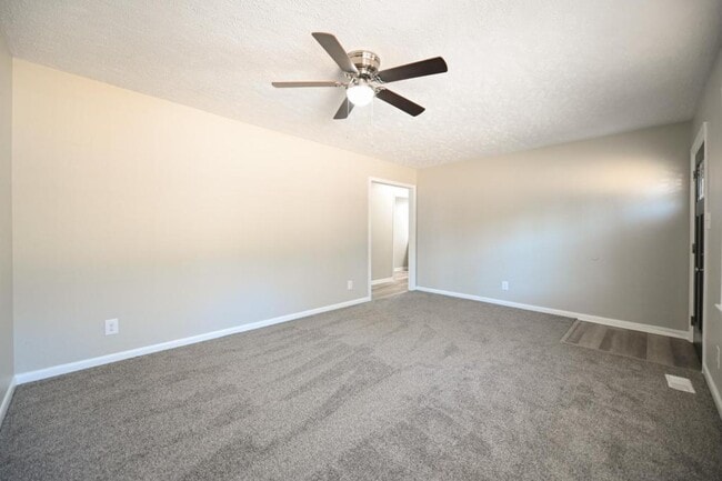 Building Photo - 847 Durwood Dr