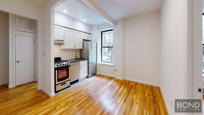 Building Photo - 415 E 73rd St