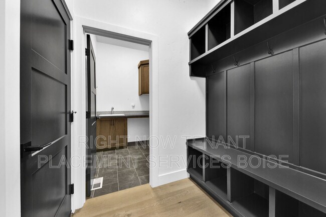 Building Photo - 6705 N Elmstone Way