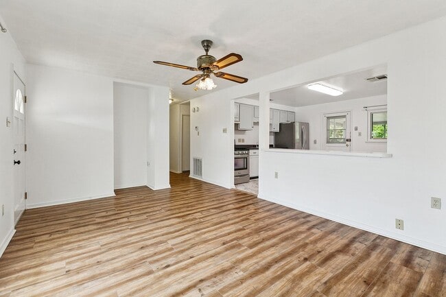 Building Photo - 309 W Tish Dr