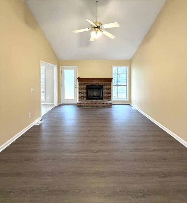 Building Photo - 1025 Eagle Pointe Dr NW