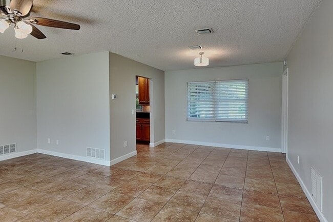 Building Photo - 1016 Manchester Cir