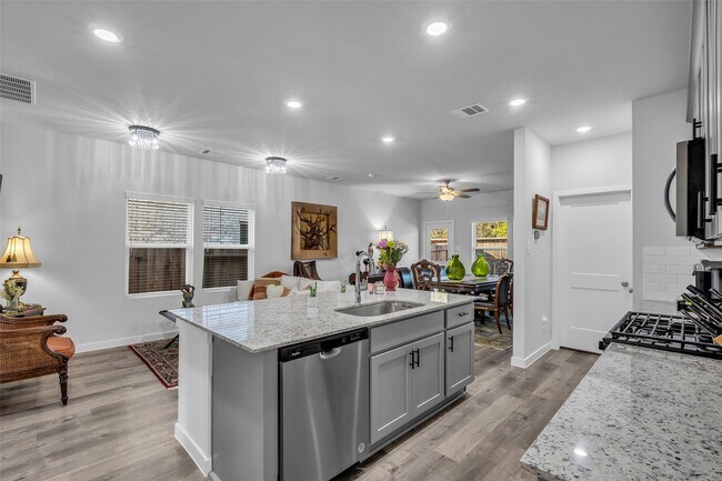 Building Photo - 7866 Alset Dr