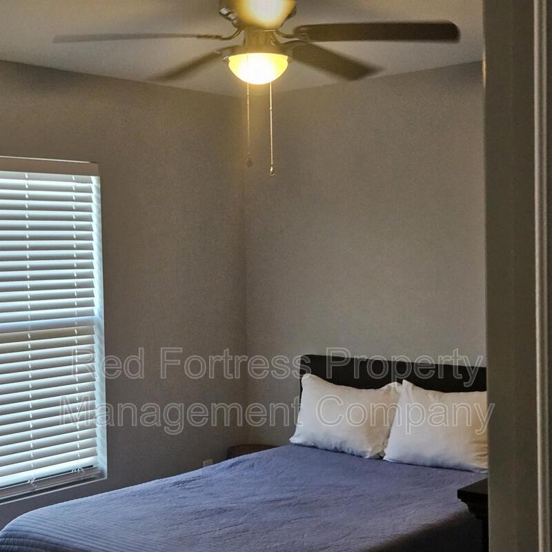 Building Photo - 15930 Lake Candlewood Dr